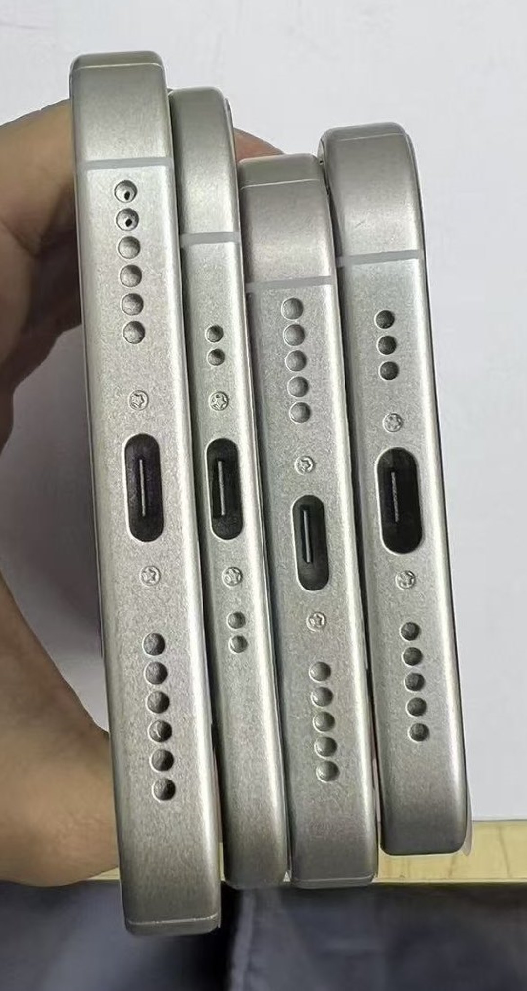 iPhone 17系列机模上手:Air版厚度接近USB-C口