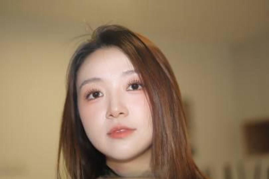 《证件照妆容全攻略：清透底妆+骨相修容，拍出妈生好皮》