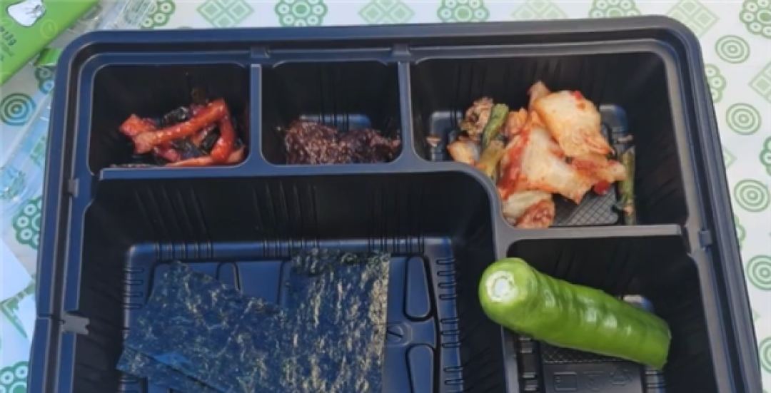 连片肉都不给:韩国残运会盒饭只有泡菜小菜引众怒