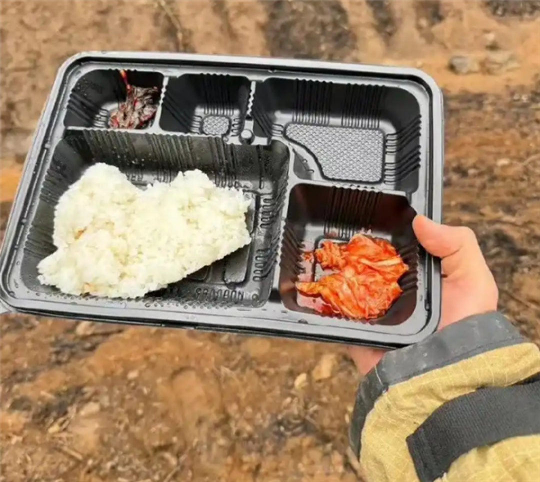 连片肉都不给:韩国残运会盒饭只有泡菜小菜引众怒