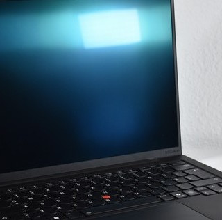 联想将发布新款 ThinkPad X1C 笔记本，升级酷睿 Ultra 200V/200H 处理器