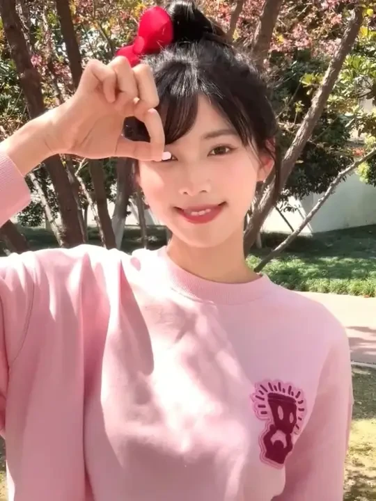 来看看不同颜色小d的样子吧 #薛之谦dsp #dangerouspeople #潮牌服饰 #卫衣 #宽松卫衣