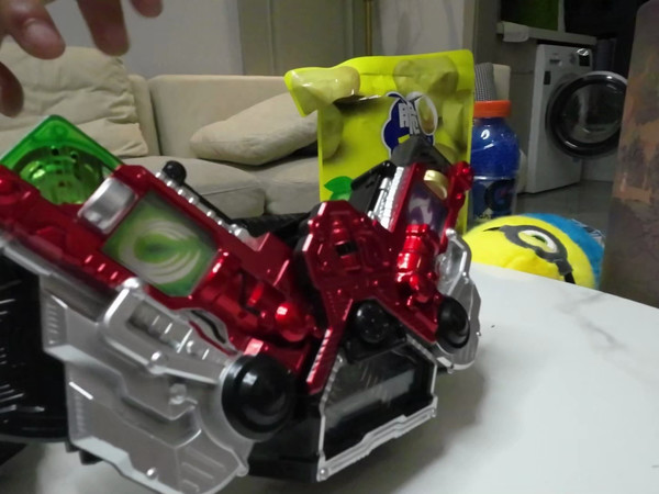 小朋友讲解假面骑士W积木玩具