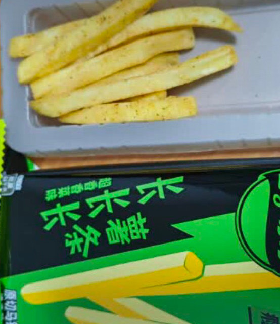 休闲零食：乐事72g长薯条