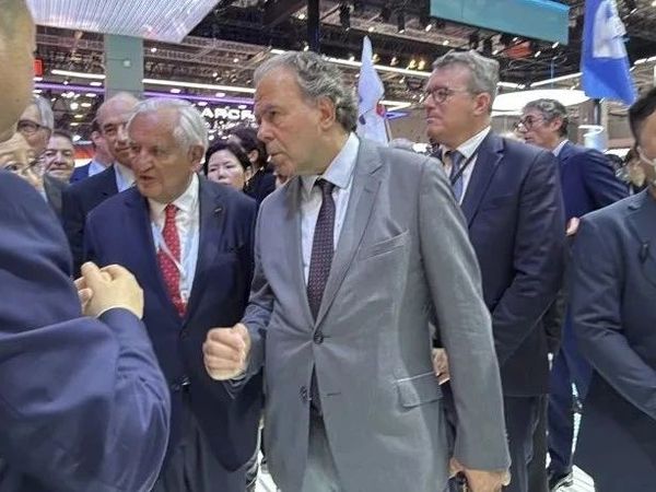 【直击】上海国际车展，超百款新车首发！跨国车企高管组团围观！