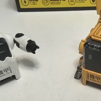办公室桌面最靓的仔-重力星球机甲狗氮65W氮化镓充电器