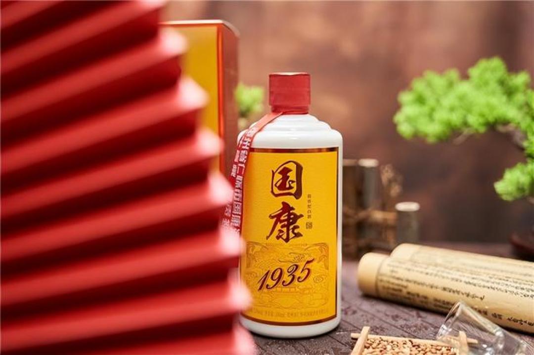 当00后用气泡水兑茅台:白酒市场的代际碰撞与文化重构试验