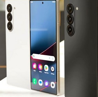 网传丨三星 Galaxy Z Fold 7/Flip 7 、Watch Ultra 2 新料：更薄、更大外屏