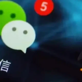 手机 QQ 现已接入微信小程序，你平时用微信还是 QQ？
