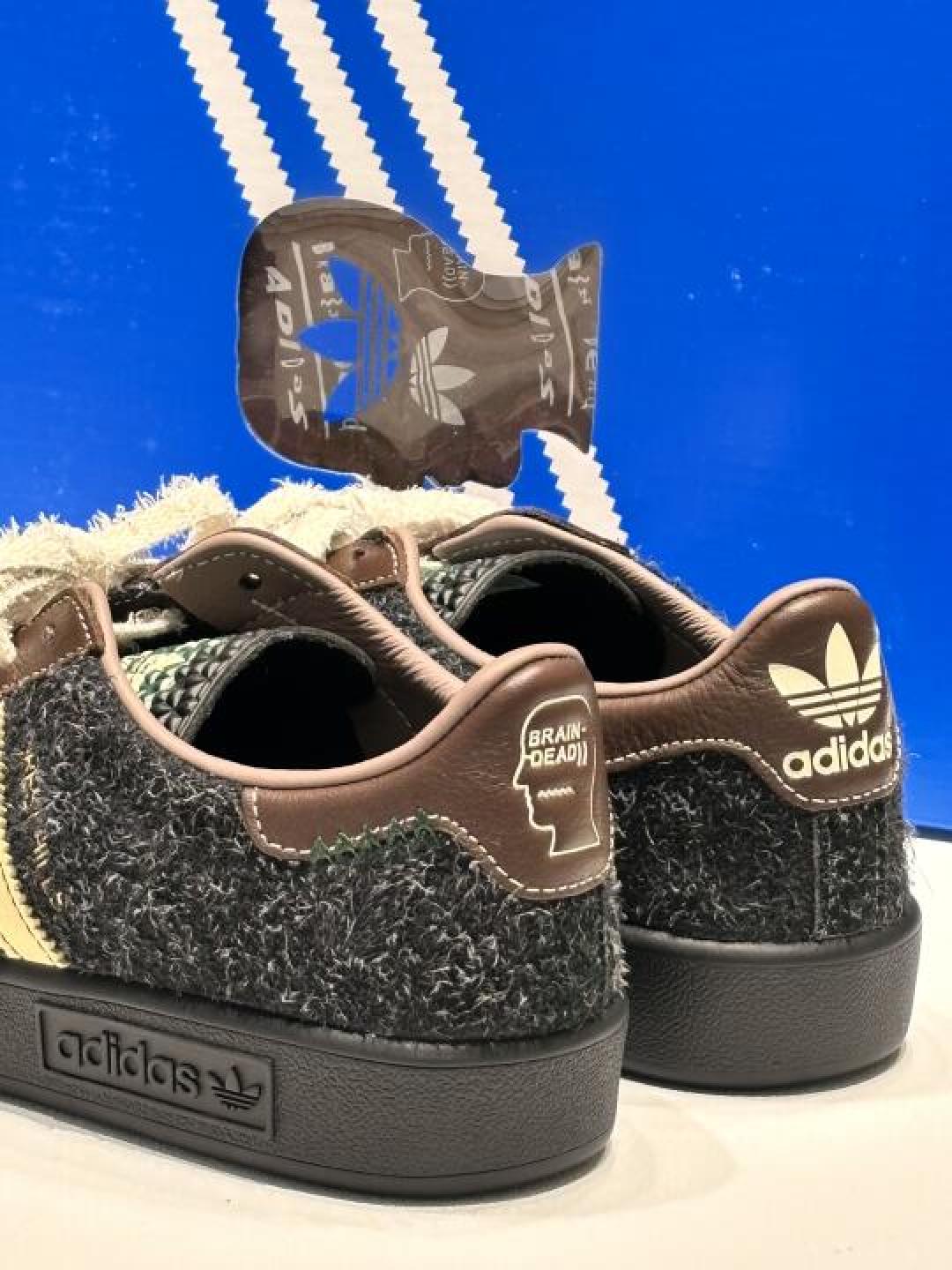 复古网球鞋如何征服街头?adidas联名Brain Dead用毛绒质感重构潮流档案