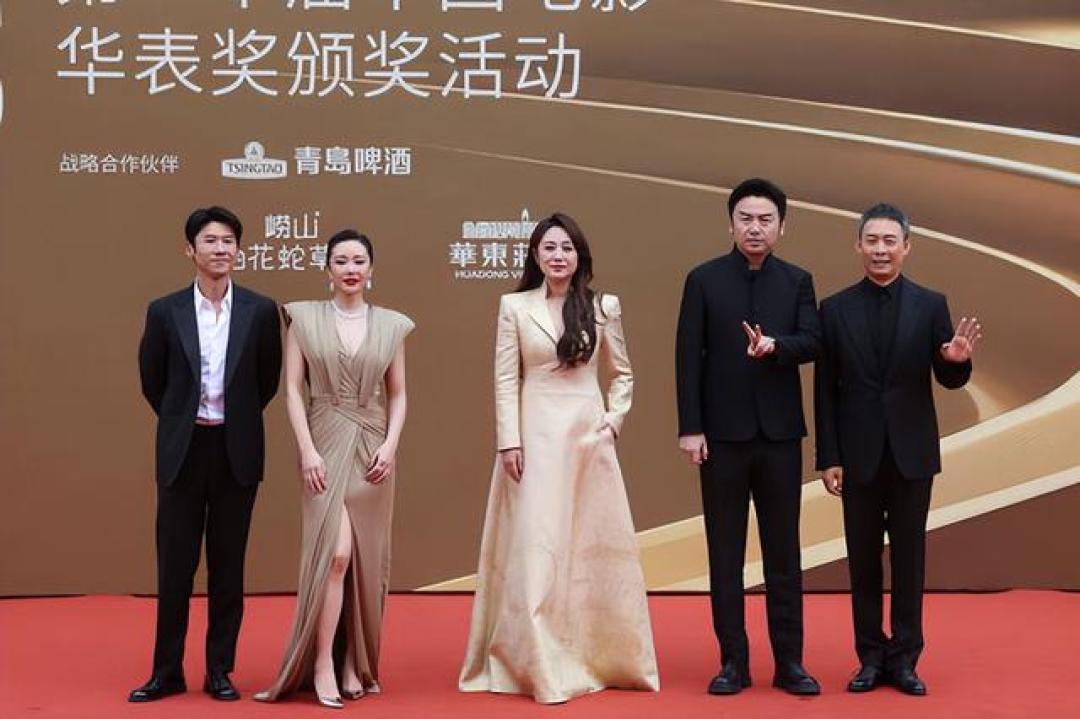 华表奖红毯群星闪耀:司法主题碰撞时尚风云,章子怡黑裙压轴气场全开