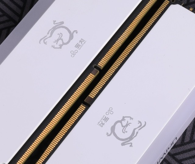 硬控发热，一键跃至6400MT/s，「煌」系列DDR5内存超频体验