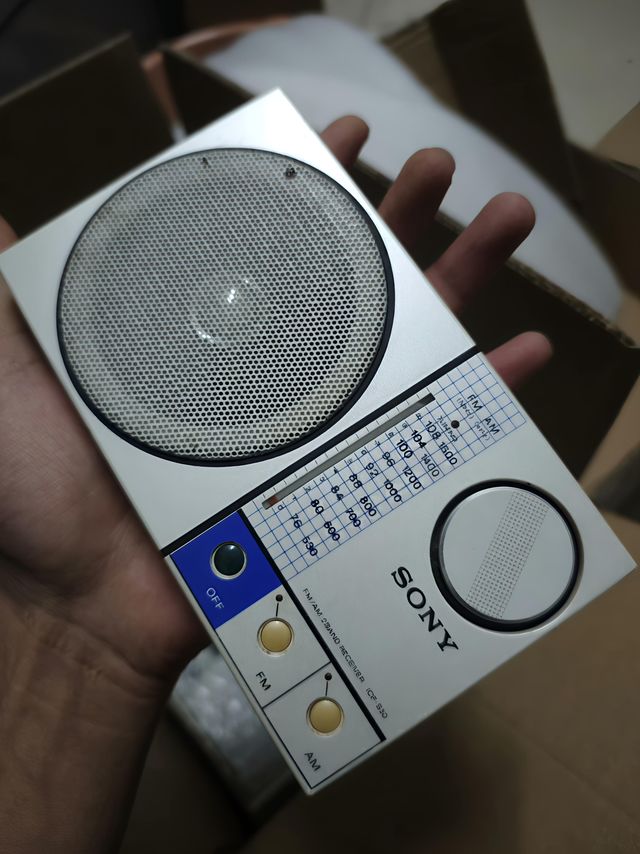 八十年代的索尼收音机，至今外观质感很棒