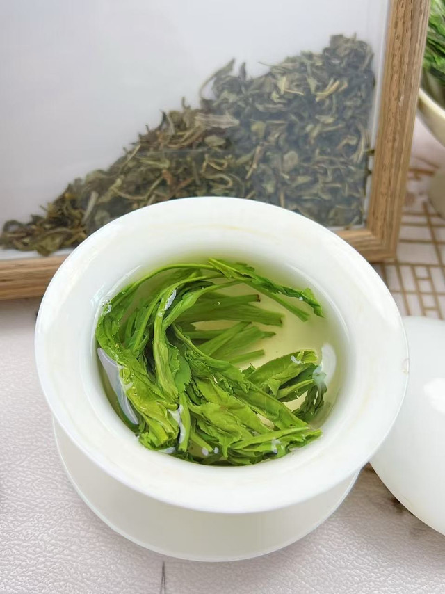 🍵被这杯会发光的 “翡翠宝剑” 拿捏住了！​