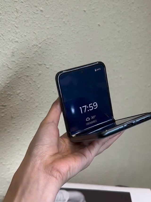 摩托罗拉 razr 40 我真的又爱又恨！😍