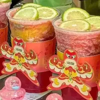 靠“小黄鸭”走红的林里柠檬茶,品牌周边成了流量密码?