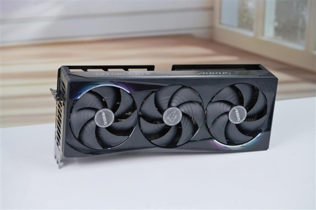 超级雕来了！技嘉AORUS RTX 5070 Ti MASTER 16GB显卡图赏