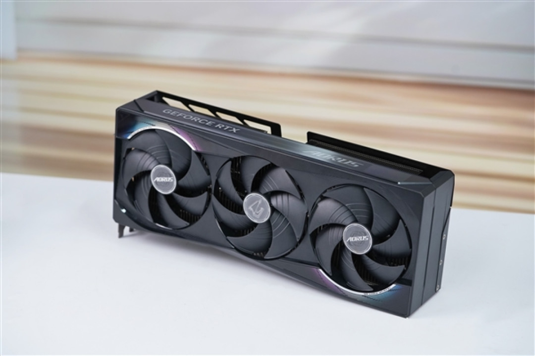 超级雕来了！技嘉AORUS RTX 5070 Ti MASTER 16GB显卡图赏