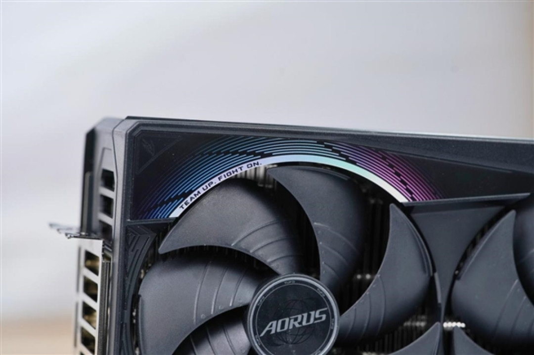 超级雕来了！技嘉AORUS RTX 5070 Ti MASTER 16GB显卡图赏