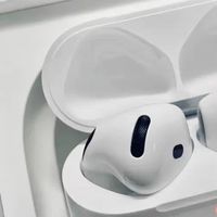 AirPods 4 降噪版搭配USB-C充电盒，无线耳机的终极体验！