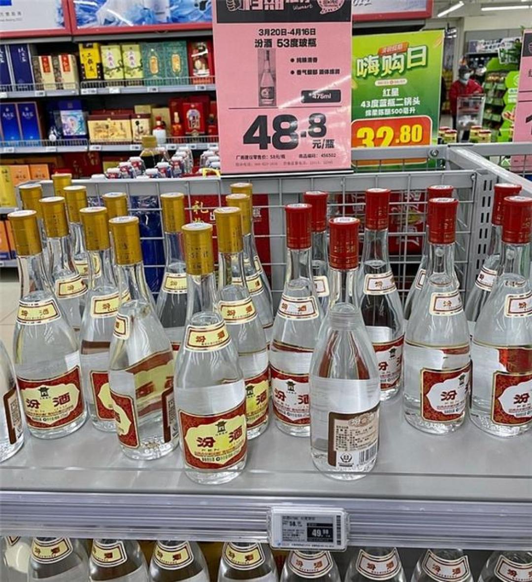 当00后用气泡水兑茅台:白酒市场的代际碰撞与文化重构试验