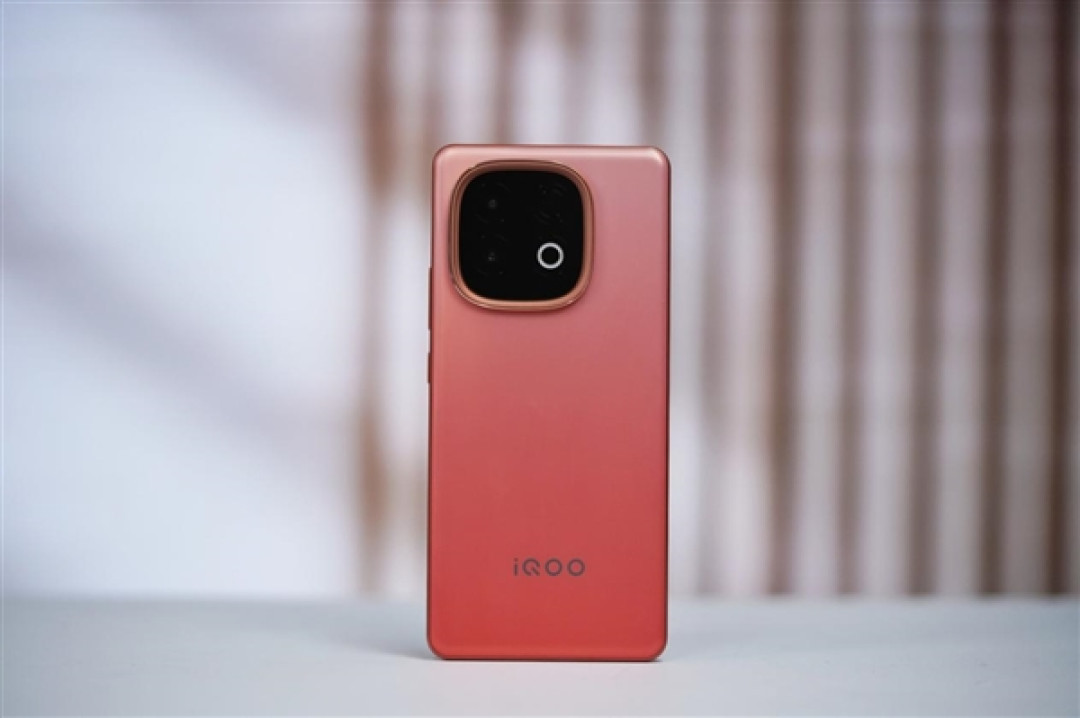 满血性能铁三角不到1700元!iQOO Z10 Turbo Pro图赏