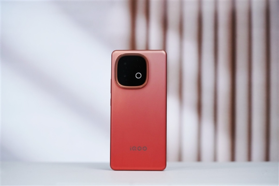 满血性能铁三角不到1700元!iQOO Z10 Turbo Pro图赏
