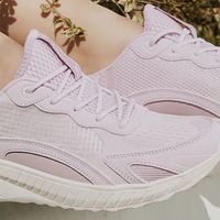 斯凯奇（Skechers）运动跑步鞋：每一步都算数，轻盈随行！