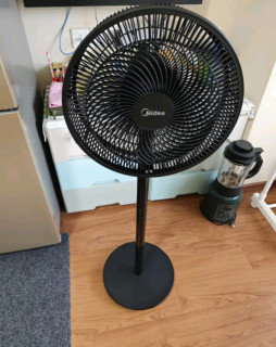 夏日必备！美的七叶轻音风扇