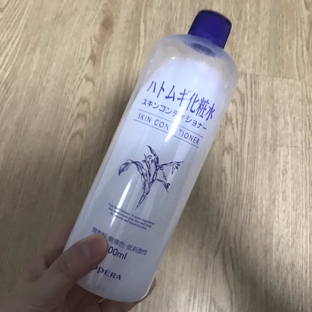 娥佩兰薏仁化妆水，敏感肌的补水救星  