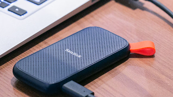 闪迪 2TB Type-C USB3.2 移动固态硬盘 E30：极速体验，可靠随行