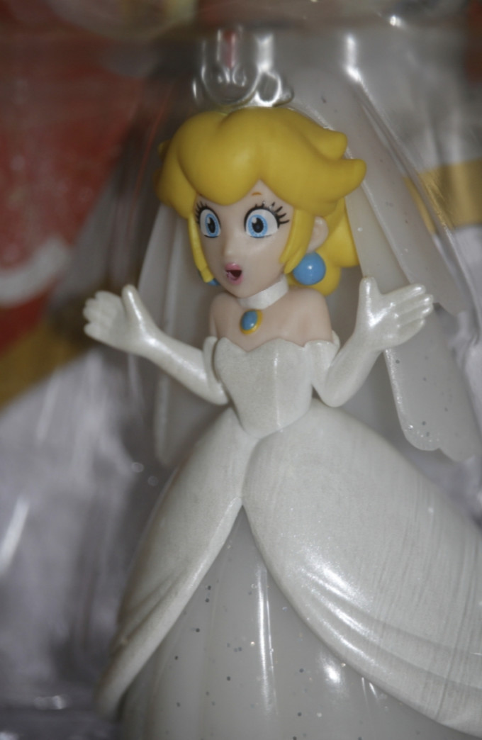 任天堂游戏配件怎么样 马里奥奥德赛桃花公主绝美婚纱amiibo开箱