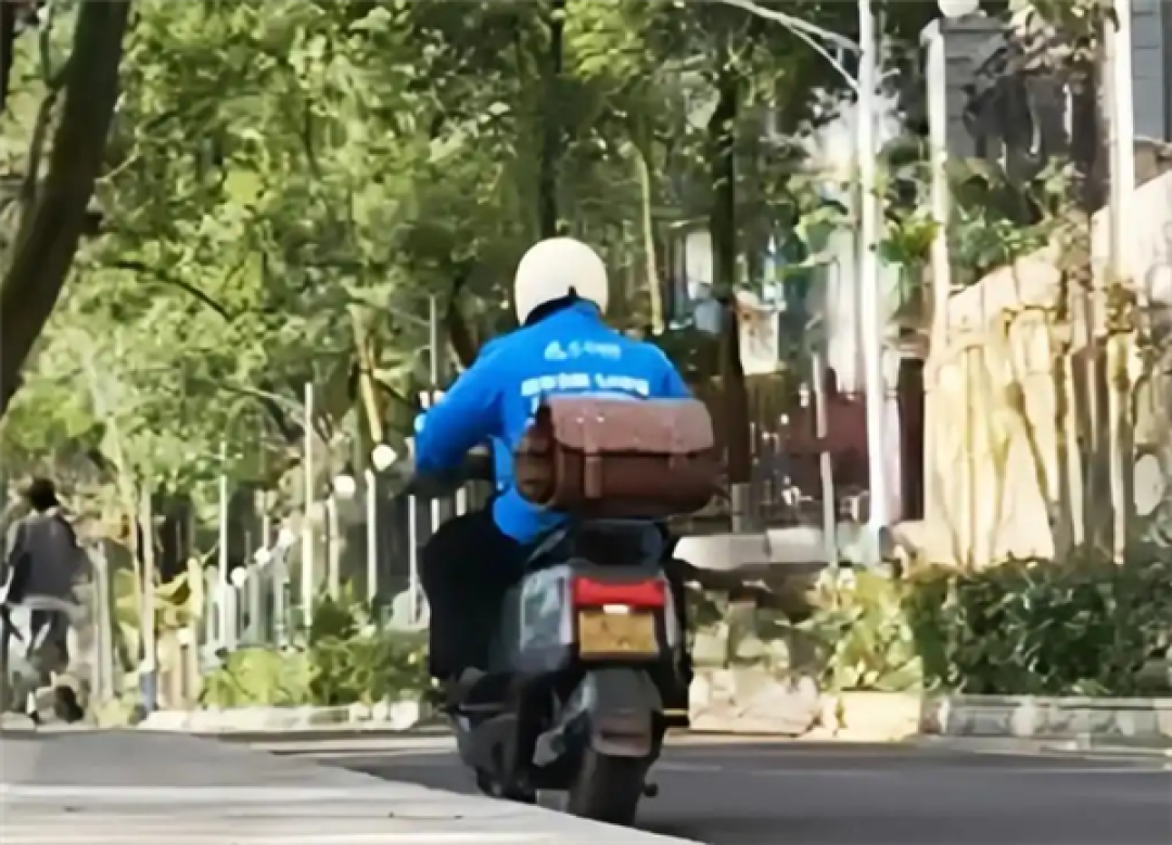博主内六角：白天是医生晚上送外卖 新鲜和自由让人着迷