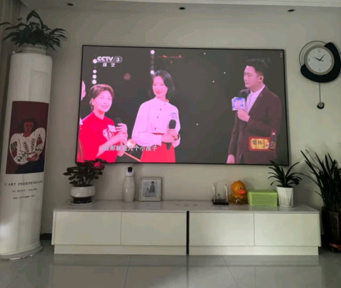 坚果投影投影仪