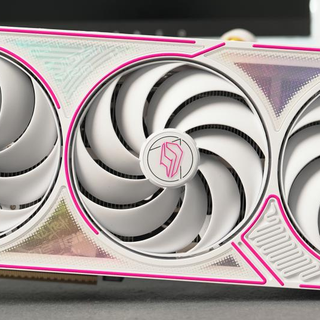 七彩虹iGame RTX 5080 Ultra显卡装机测试：颜值和性能都给您！