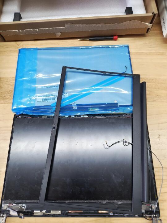 贫穷工科牲就得自己换屏幕