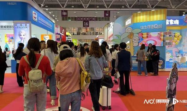 潮玩市场去年规模超720亿，玩具厂家花式推新品、降价抢客