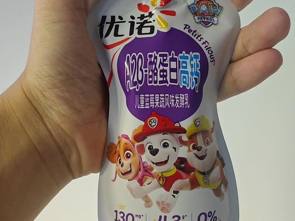 零蔗糖的优诺（yoplait）儿童蓝莓酸奶