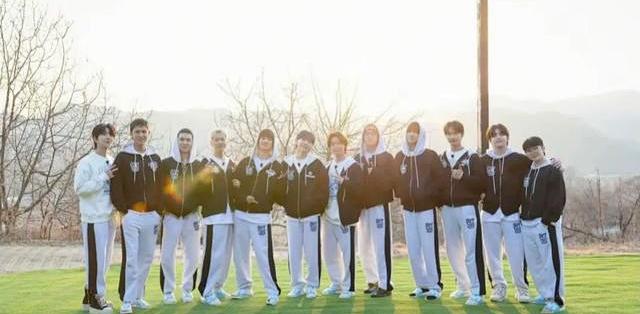SEVENTEEN十周年概念企划全解析：三阶段蜕变叙事引爆沉浸式狂欢