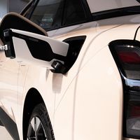 小鹏MONA M03怎么外放电？用小鹏官方推荐的放电枪才能安全解决！