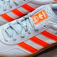 Adidas Originals Gazelle Indoor：蓝橙配色，舒适出街！