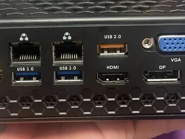 垃圾佬の宝藏小主机，先天all in one圣体，6W低功耗四核神U，支持4K，双盘位双千兆网口，飞牛NAS软路由绝配神器！
