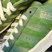 Adidas Originals SUPERSTAR 绿色款：时尚与经典的融合