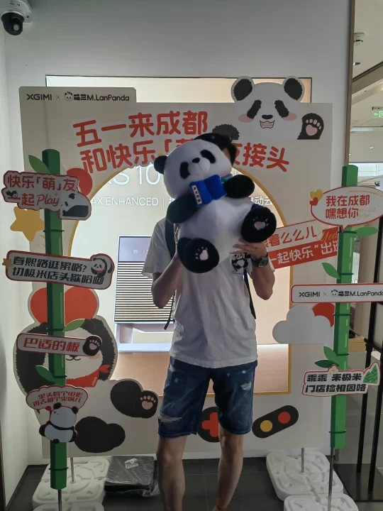 我与萌兰同框啦。极米IFS门店可以参与。
#极米萌兰主题门店 #极米Play6@XGIMI极米
好物安利｜极米Z6X第五代投影仪
很久之前用过老款的Z6X，体验还不错，这次趁着国补1300拿下了第五代