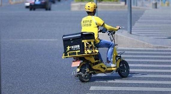 拼好饭进化论：9.9元套餐如何撬动百亿外卖市场