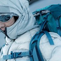 318国道穿搭诗话：用色彩对抗阴霾，做天地间的光影画手
