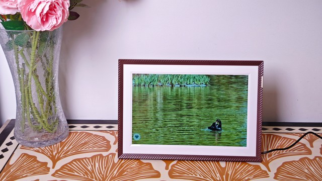 ARZOPA数码相框，时尚复古兼备，画面清晰流畅