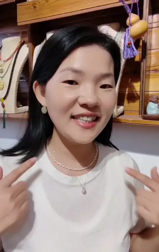 总是能精准掌握潮流方向，这个夏天不要太美啊！#珍珠项链 #原创设计 #首饰分享