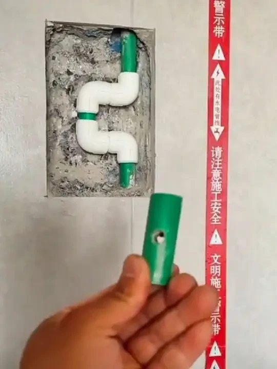 水管打穿快速修补技巧分享 #水管补漏 #水管维修  #水管热熔胶棒#大有工具 #大有锂电热熔机