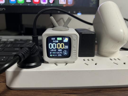一百出头的可联网带屏幕双C口35W充电器